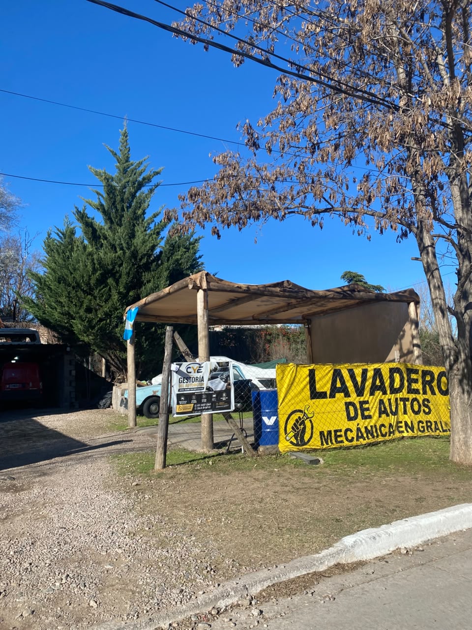Lavadero y taller mecánico